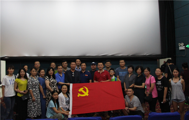裁剪处理过得合影.jpg