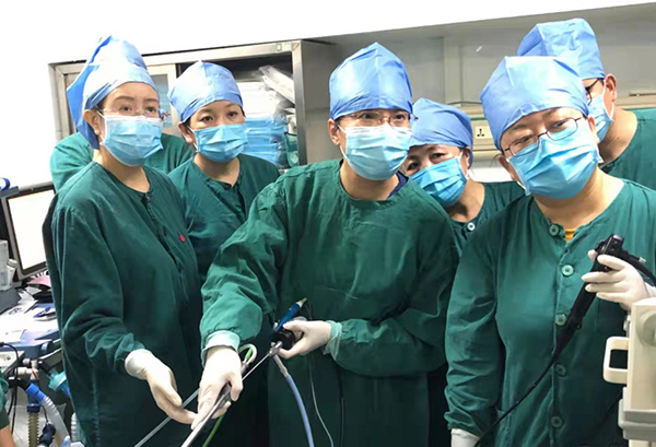 实施介入手术.jpg 实施介入手术.jpg
